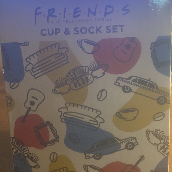 Friends cup and sock set - Picture 5 of 5